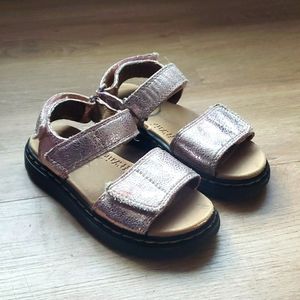 Dr Martens Little Girl's Romi J Ankle Strap Sandals Pink Salt Metallic.